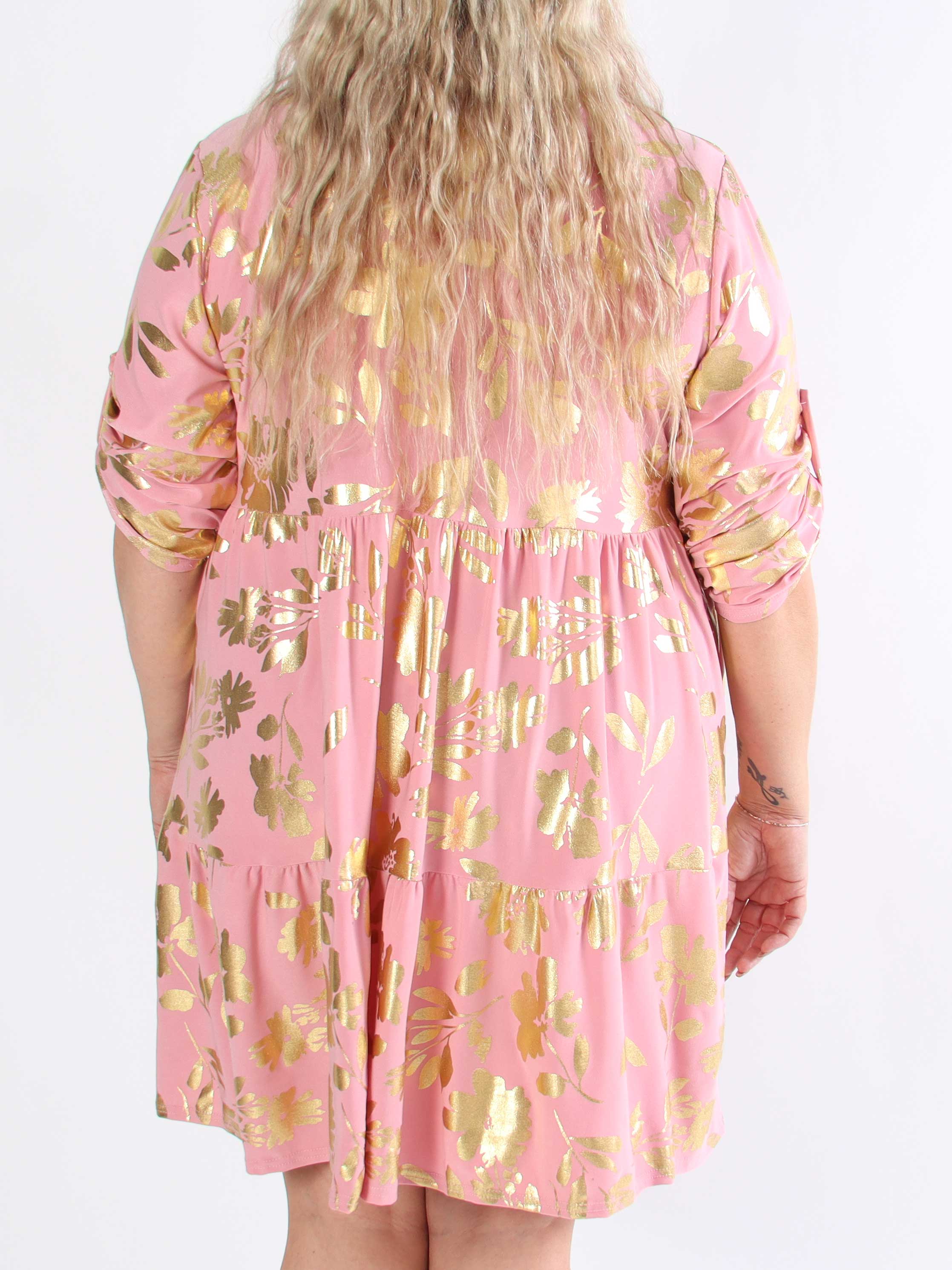 Milano Gold Flower Midi - Plus size-klänning med guldblad och lager-på-lager-look